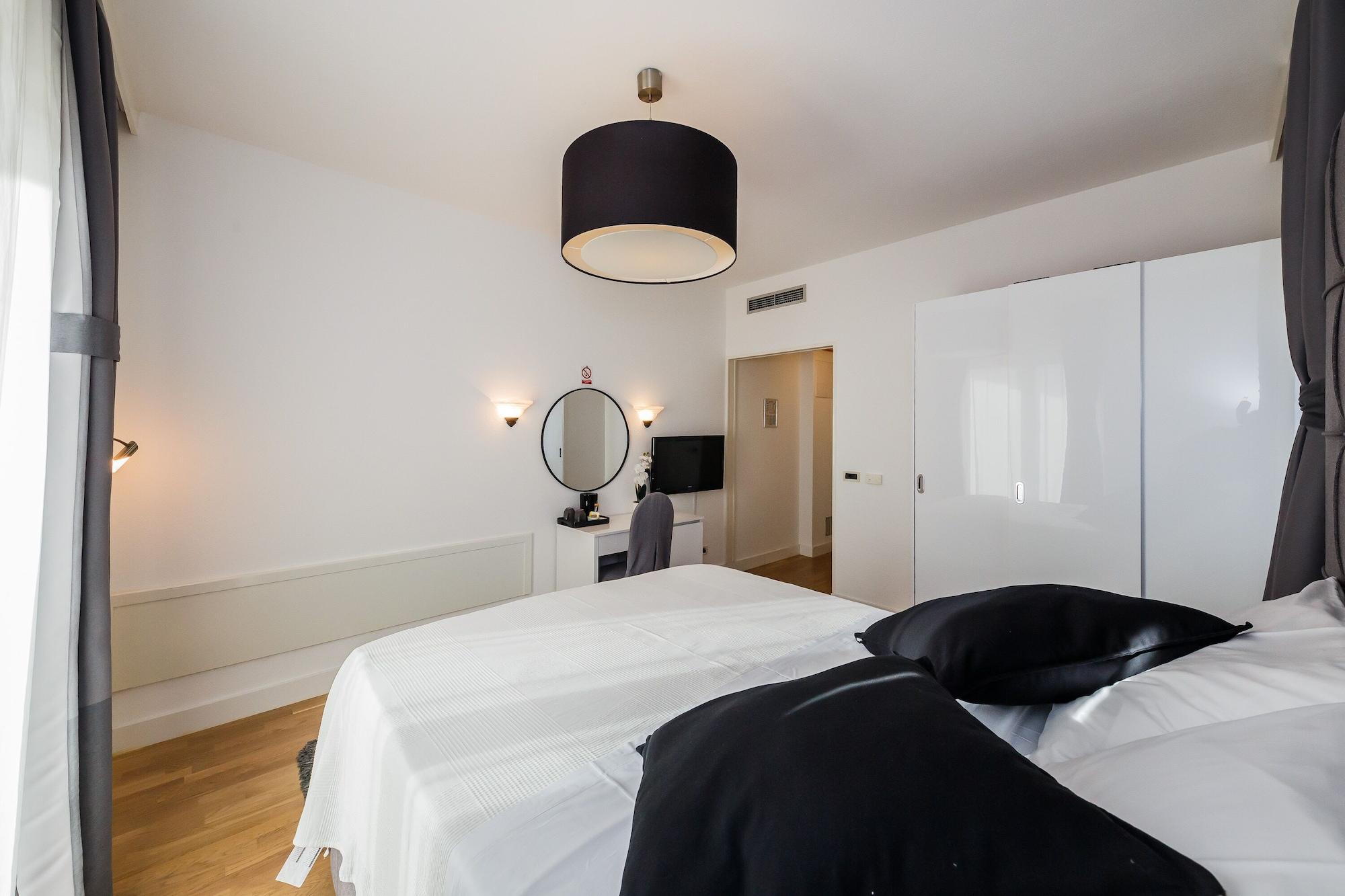 Hotel Villa Zarko Kaštel Stari Kültér fotó