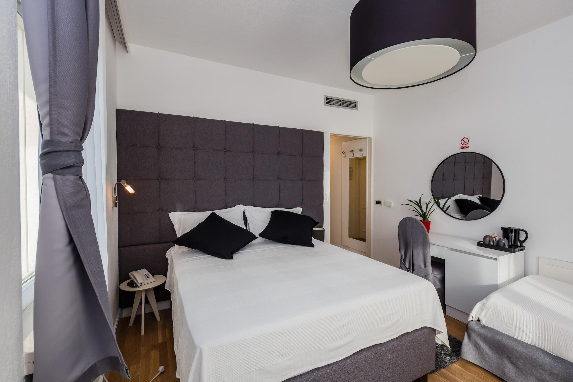 Hotel Villa Zarko Kaštel Stari Kültér fotó