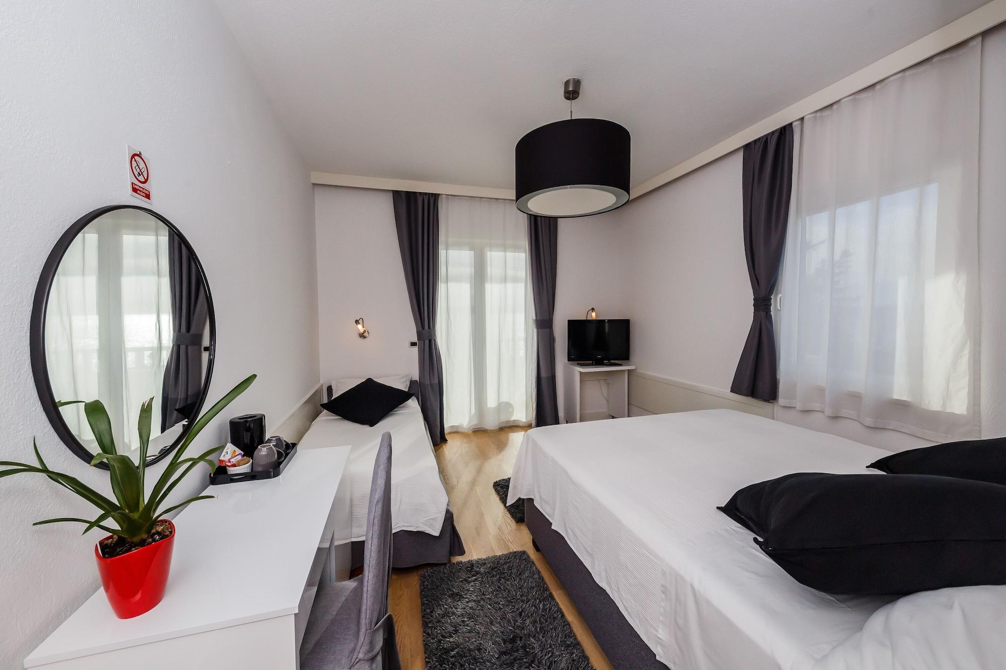 Hotel Villa Zarko Kaštel Stari Kültér fotó