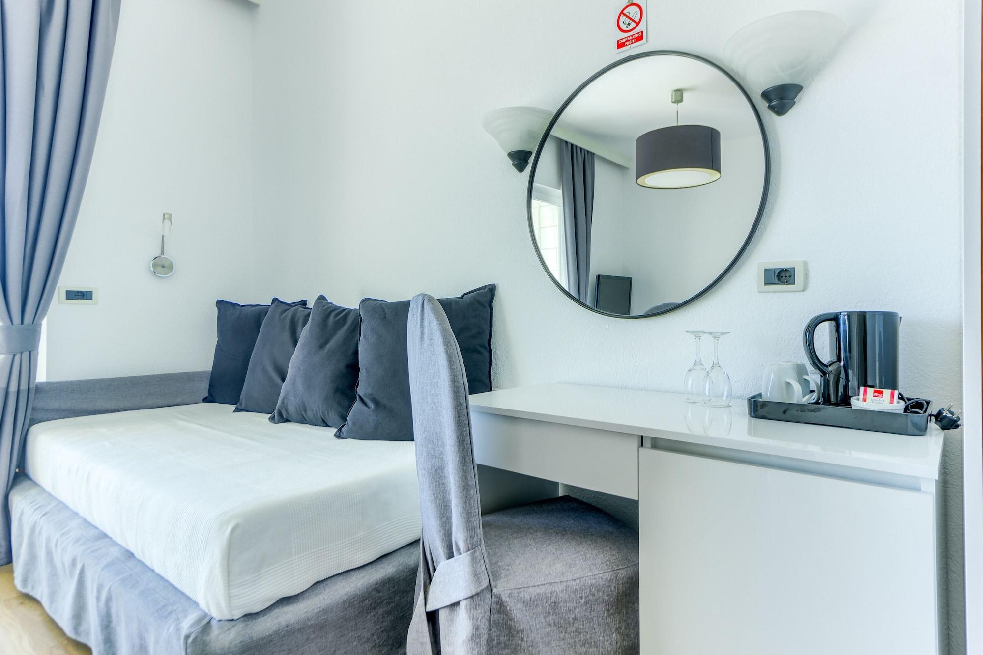 Hotel Villa Zarko Kaštel Stari Kültér fotó