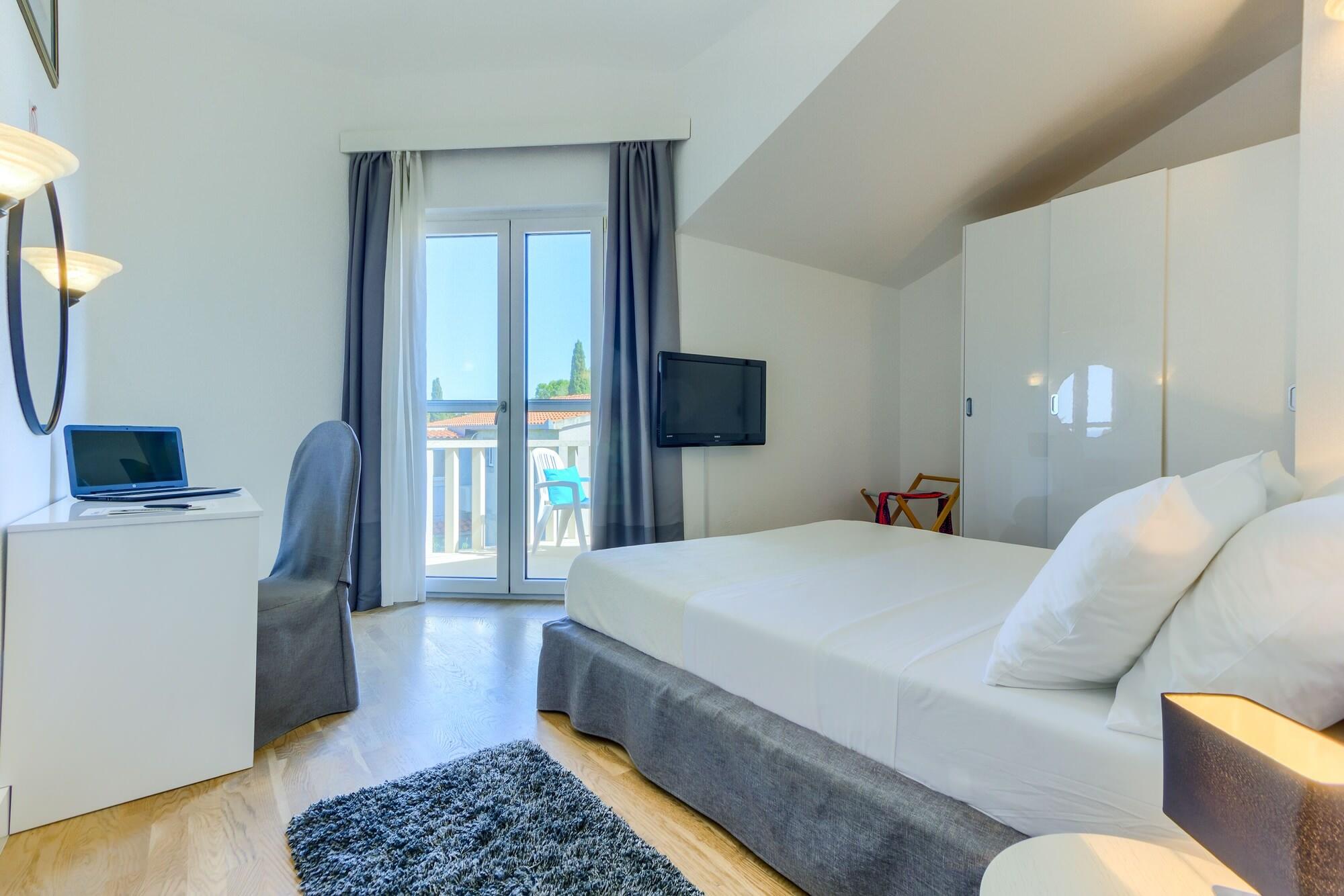 Hotel Villa Zarko Kaštel Stari Kültér fotó